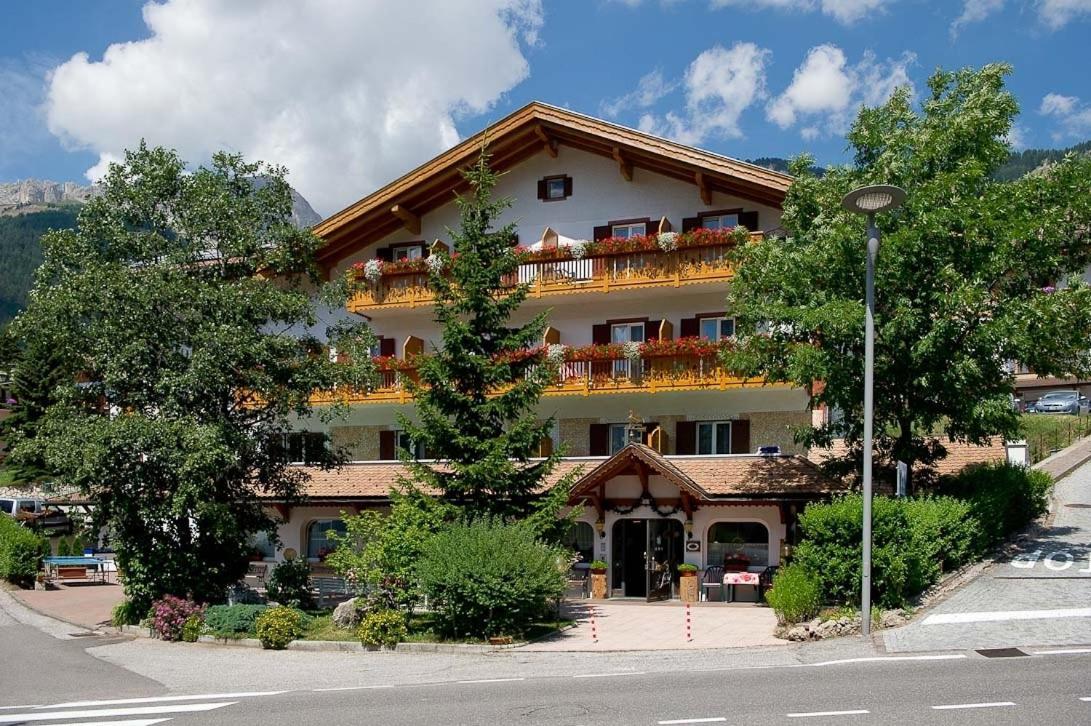 Hotel Cristallo Vigo di Fassa Luaran gambar